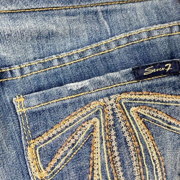 7 Lightly Distressed Bootcut Jeans 30 - Picture 8 of 13